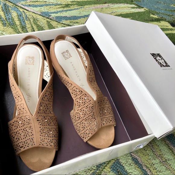 Anne Klein • Akolisa Keyhole Leather Wedge Sandals - Picture 5 of 7